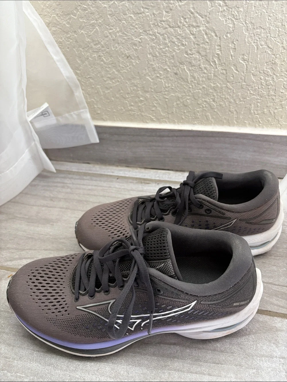 Mizuno Gray Running Sneakers with Purple Trim